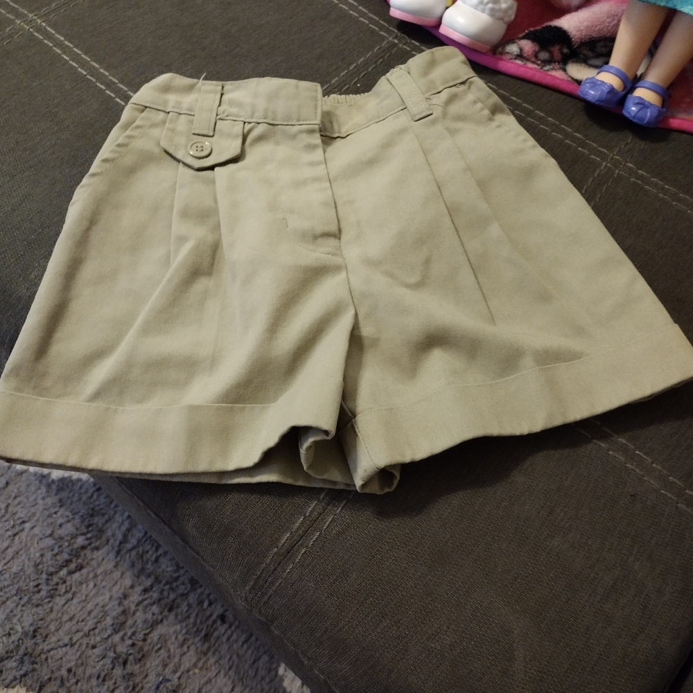 Versatile Tan Pleated Cotton Shorts